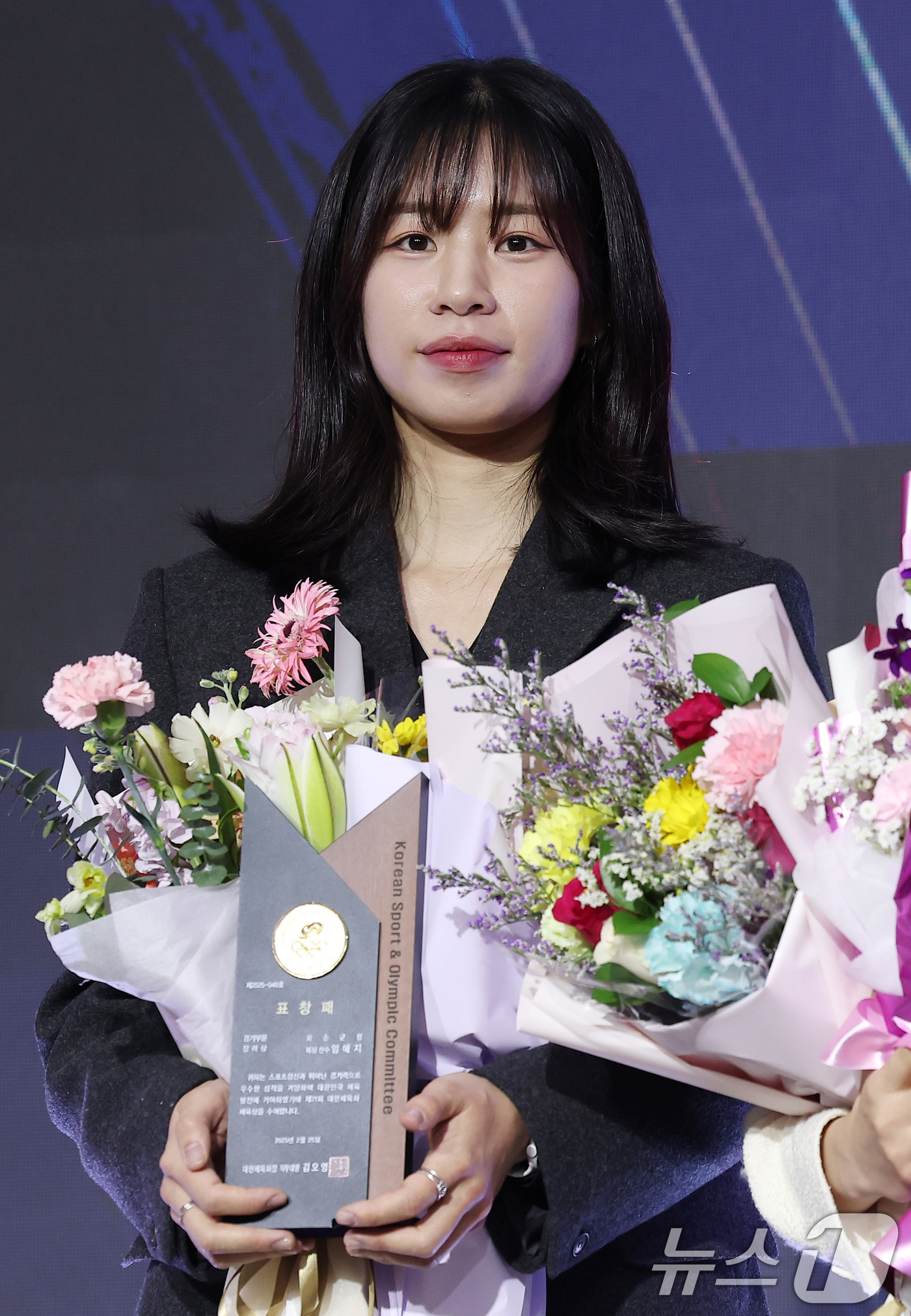 (서울=뉴스1) 김성진 기자 = 복싱 임애지가 25일 서울 송파구 올림픽파크텔에서 열린 제71회 대한체육회 체육상 시상식에서 장려상을 수상한 후 기념촬영을 하고 있다. 2025.2 …