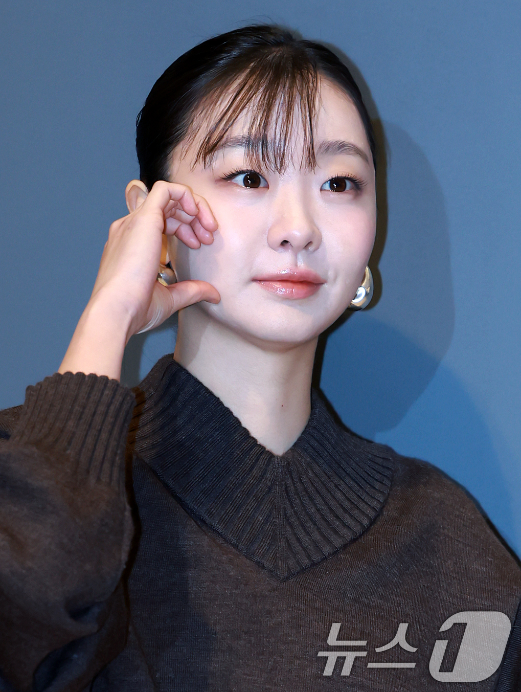 (서울=뉴스1) 김진환 기자 = 배우 김다미가 25일 오후 서울 용산구 리움미술관에서 열린 보테가 베네타 후원 피에르 위그 개인전 프리뷰 포토월 행사에 참석해 포즈를 취하고 있다. …