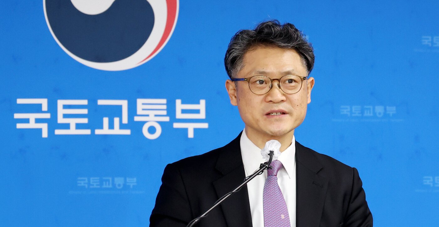 본문 이미지 - 김홍목 모빌리티자동차국장이 25일 오후 정부세종청사 기자실에서 &#39;자동차보험 부정수급 개선 대책&#39;을 발표하고 있다. 2025.2.25/뉴스1 ⓒ News1 김기남 기자