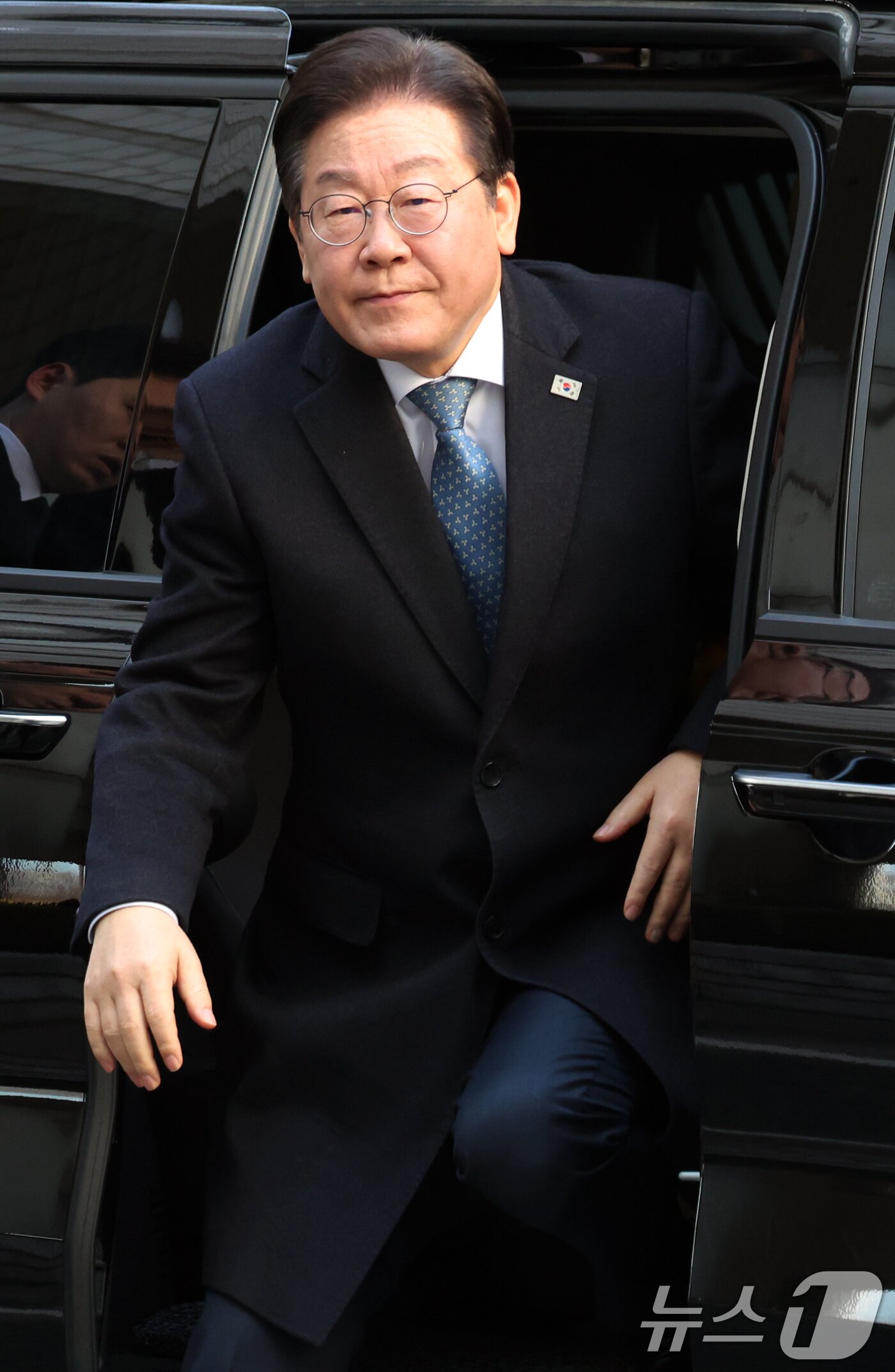 본문 이미지 - 이재명 더불어민주당 대표가 26일 서울 서초구 고등법원에서 열린 공직선거법위반 5차 공판에 출석하고 있다. 2025.2.26/뉴스1 ⓒ News1 김명섭 기자