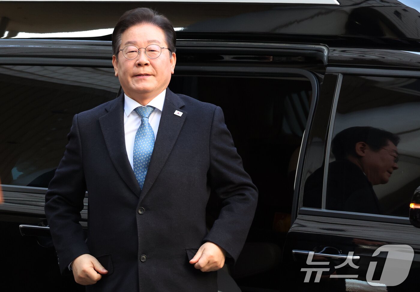 본문 이미지 - 이재명 더불어민주당 대표가 26일 서울 서초구 고등법원에서 열린 공직선거법위반 5차 공판에 출석하고 있다. 2025.2.26/뉴스1 ⓒ News1 김명섭 기자