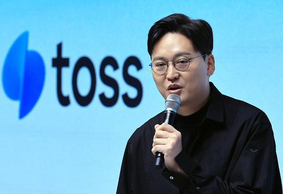 '만우절 농담' 아니라더니…이승건 직원 100명·평생→10명·1년 주거비 쏜다