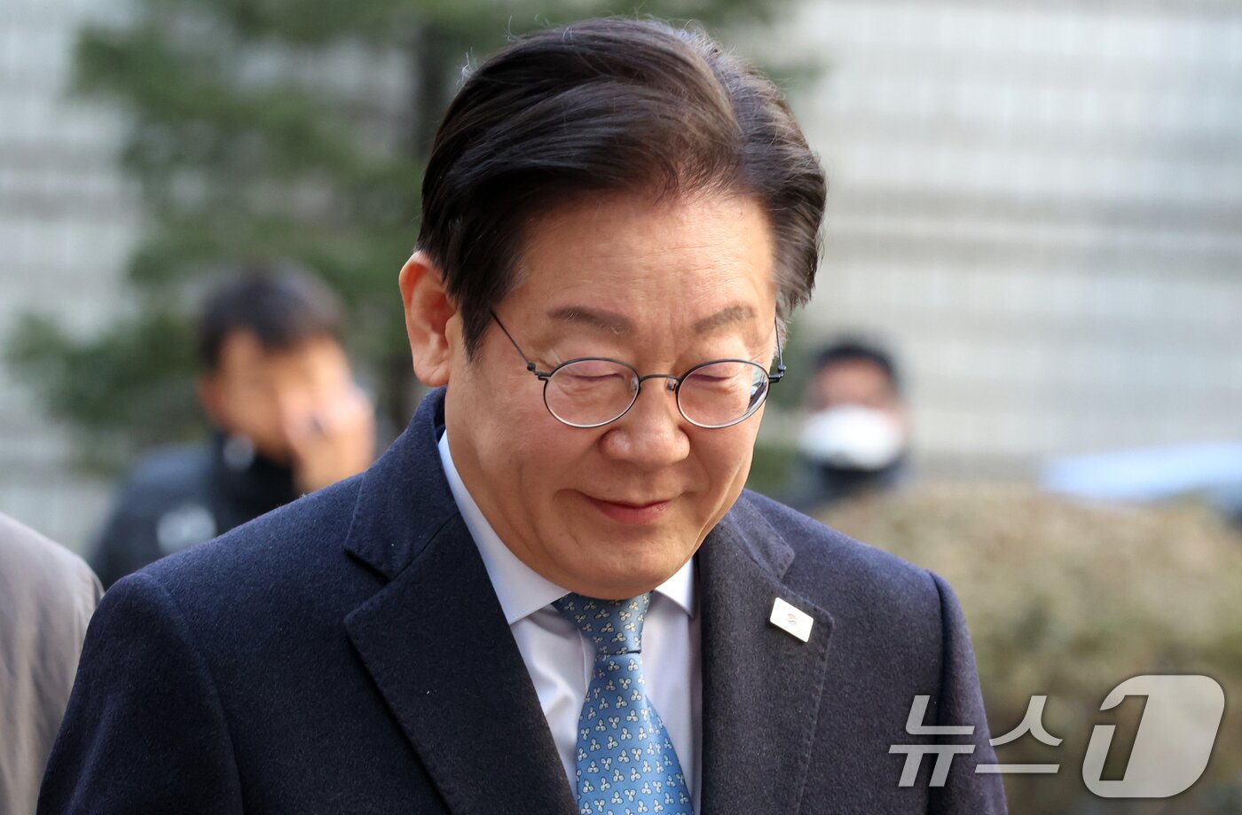 본문 이미지 - 이재명 더불어민주당 대표가 26일 서울 서초구 고등법원에서 열린 공직선거법위반 5차 공판에 출석하고 있다. 2025.2.26/뉴스1 ⓒ News1 김명섭 기자