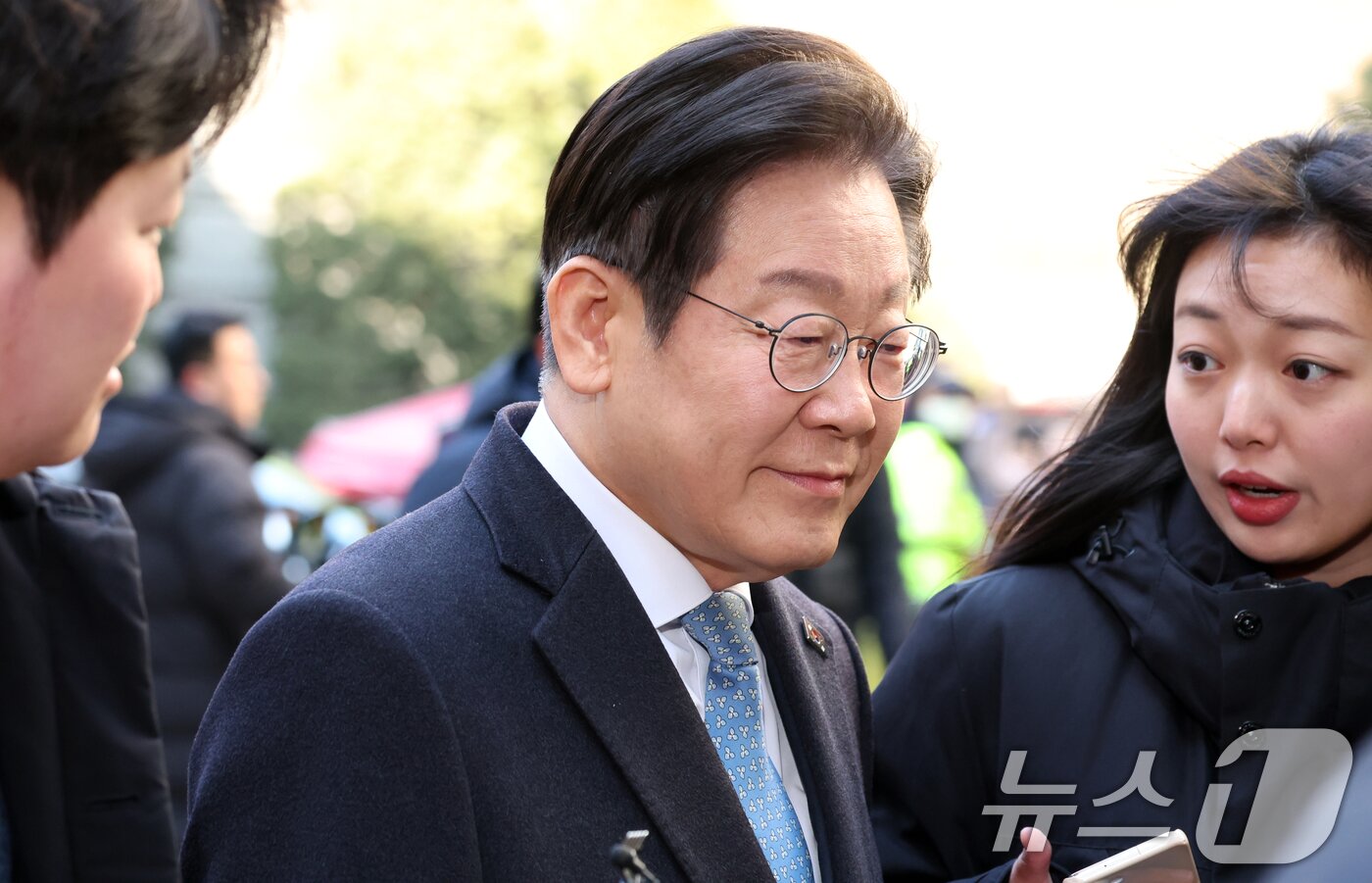 본문 이미지 - 이재명 더불어민주당 대표가 26일 서울 서초구 고등법원에서 열린 공직선거법위반 5차 공판에 출석하고 있다. 2025.2.26/뉴스1 ⓒ News1 김명섭 기자