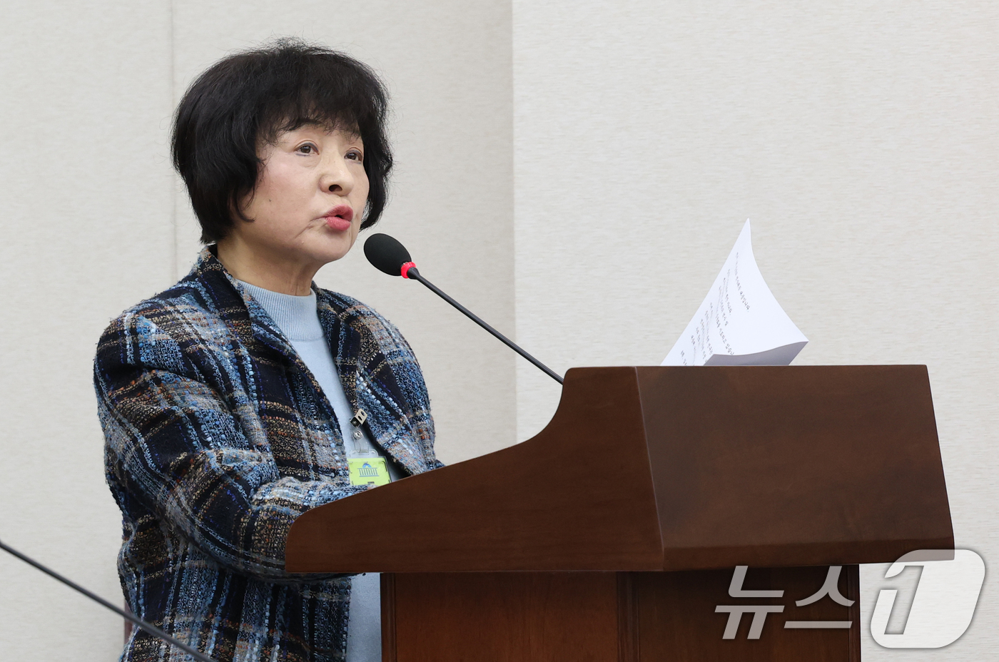 (서울=뉴스1) 이광호 기자 = 박지향 동북아역사재단 이사장이 26일 오전 서울 여의도 국회에서 열린 교육위원회 전체회의에서 업무보고를 하고 있다.2025.2.26/뉴스1