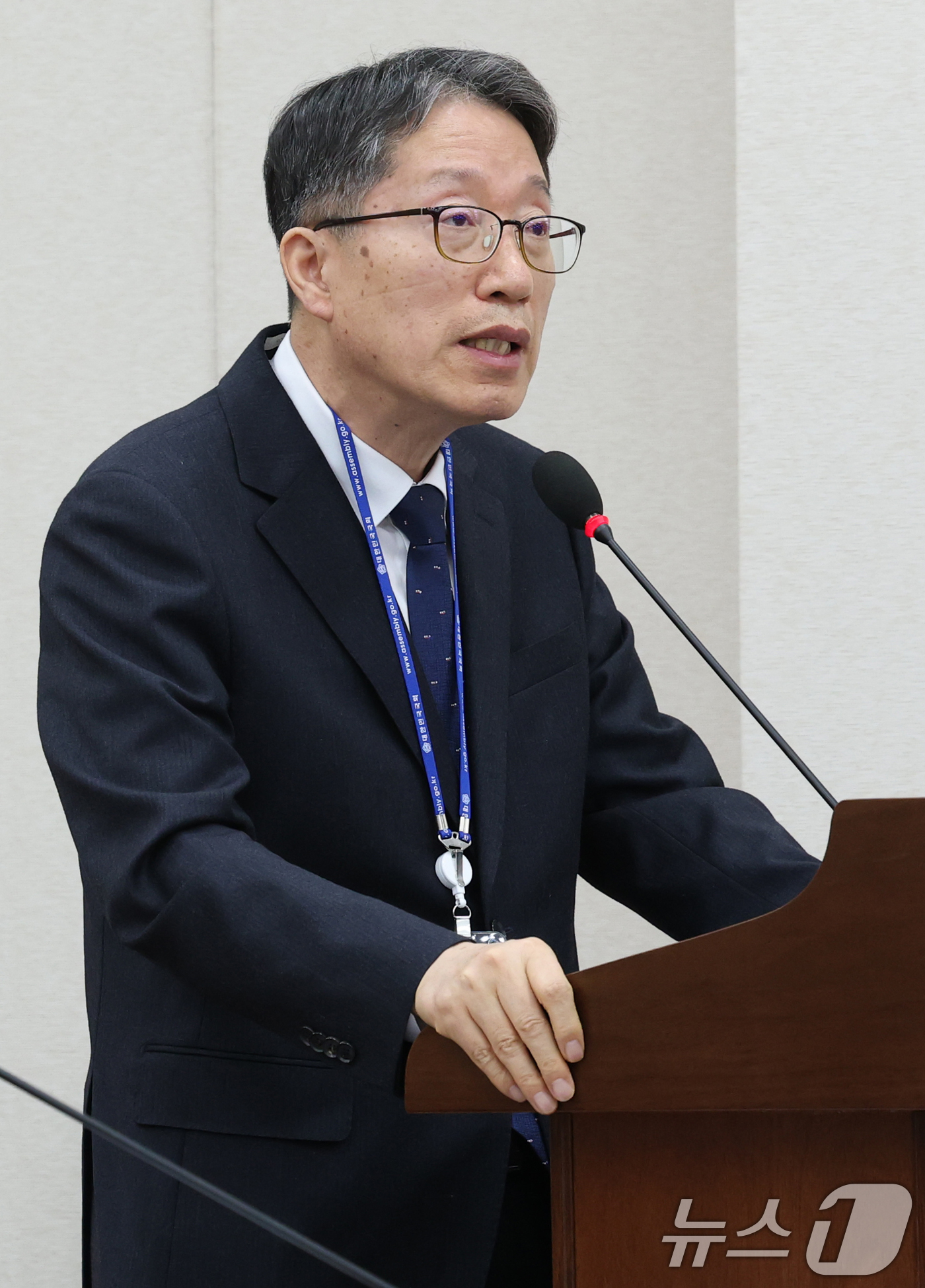 (서울=뉴스1) 이광호 기자 = 김낙년 한국학중앙연구원장이 26일 오전 서울 여의도 국회에서 열린 교육위원회 전체회의에서 업무보고를 하고 있다.2025.2.26/뉴스1