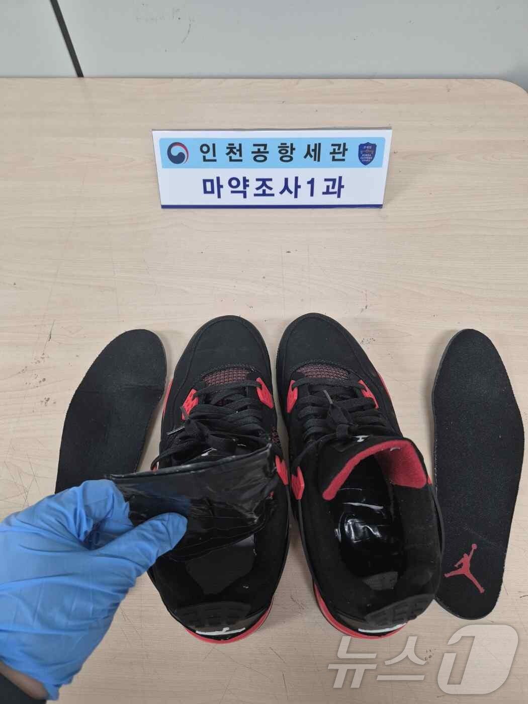 본문 이미지 - 바디패커가 밀수한 마약류.(인천지검 제공)2025.2.26/뉴스1