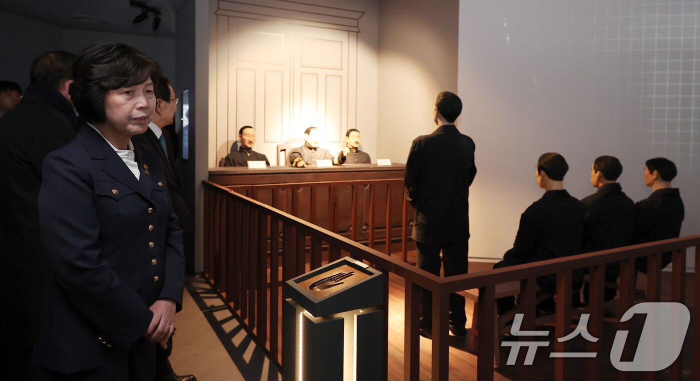 본문 이미지 - 강정애 국가보훈부 장관이 26일 서울 중구 안중근 의사 기념관에서 열린 재개관식에서 기념사를 하고 있다. 광복 80주년을 맞아 지난해 10월부터 재개관을 진행한 안중근 의사 기념관은 오는 3월 1일부터 관람이 가능하다. 2025.2.26/뉴스1 ⓒ News1 김성진 기자