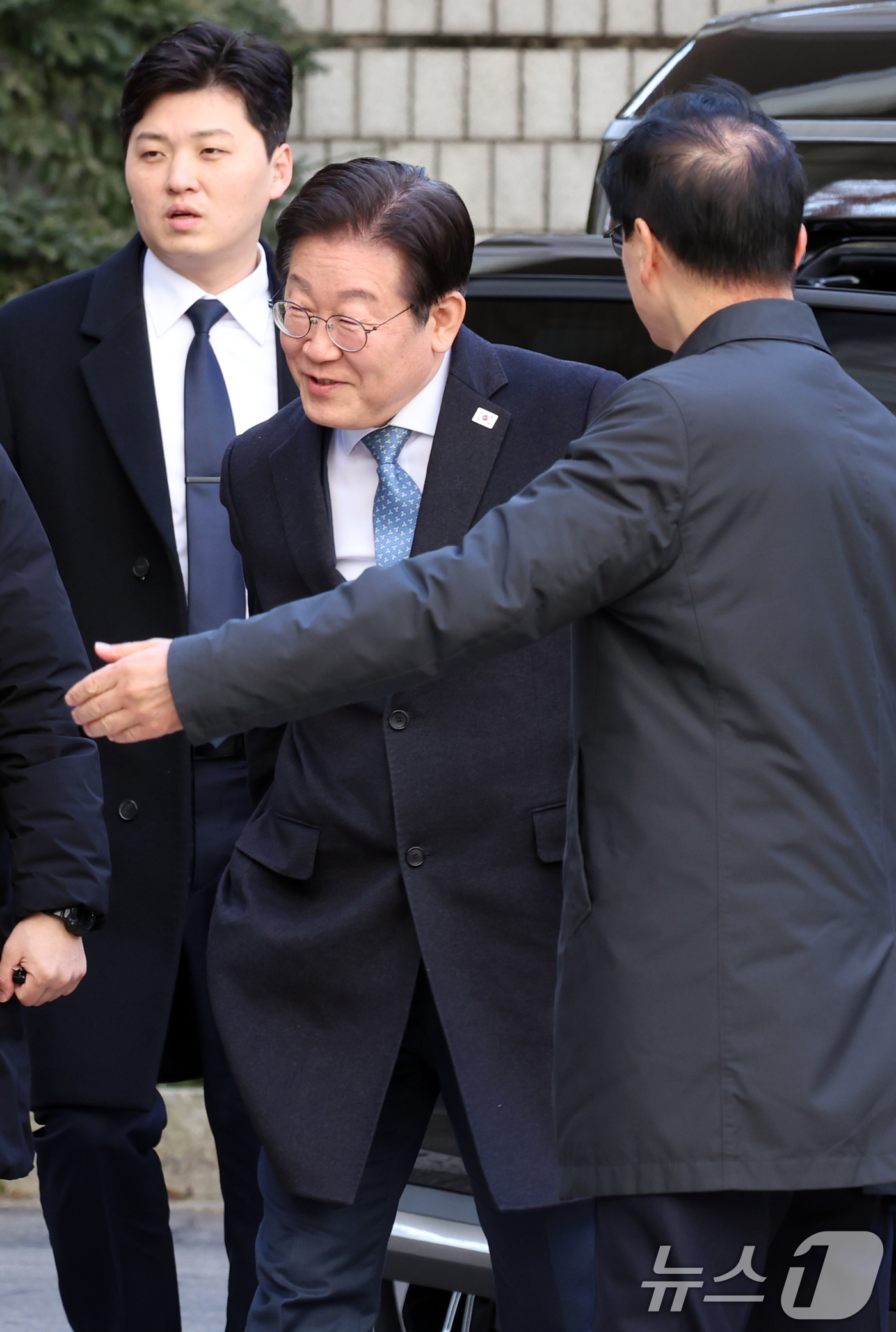 (서울=뉴스1) 김명섭 기자 = 이재명 더불어민주당 대표가 26일 오후 서울 서초구 고등법원에서 열린 공직선거법위반 결심 공판에 출석하고 있다. 2025.2.26/뉴스1