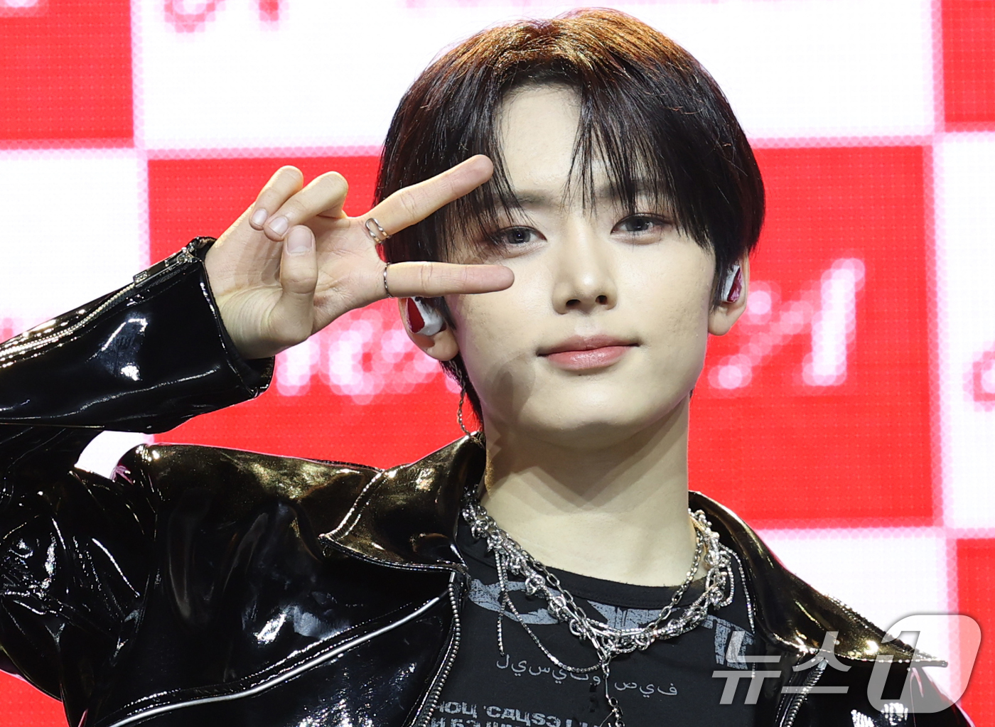 (서울=뉴스1) 권현진 기자 = 그룹 누에라(NouerA)의 린이 26일 서울 용산구 블루스퀘어 마스터카드홀에서 가진 첫 번째 미니 앨범 '챕터: 뉴 이즈 나우(Chapter: N …