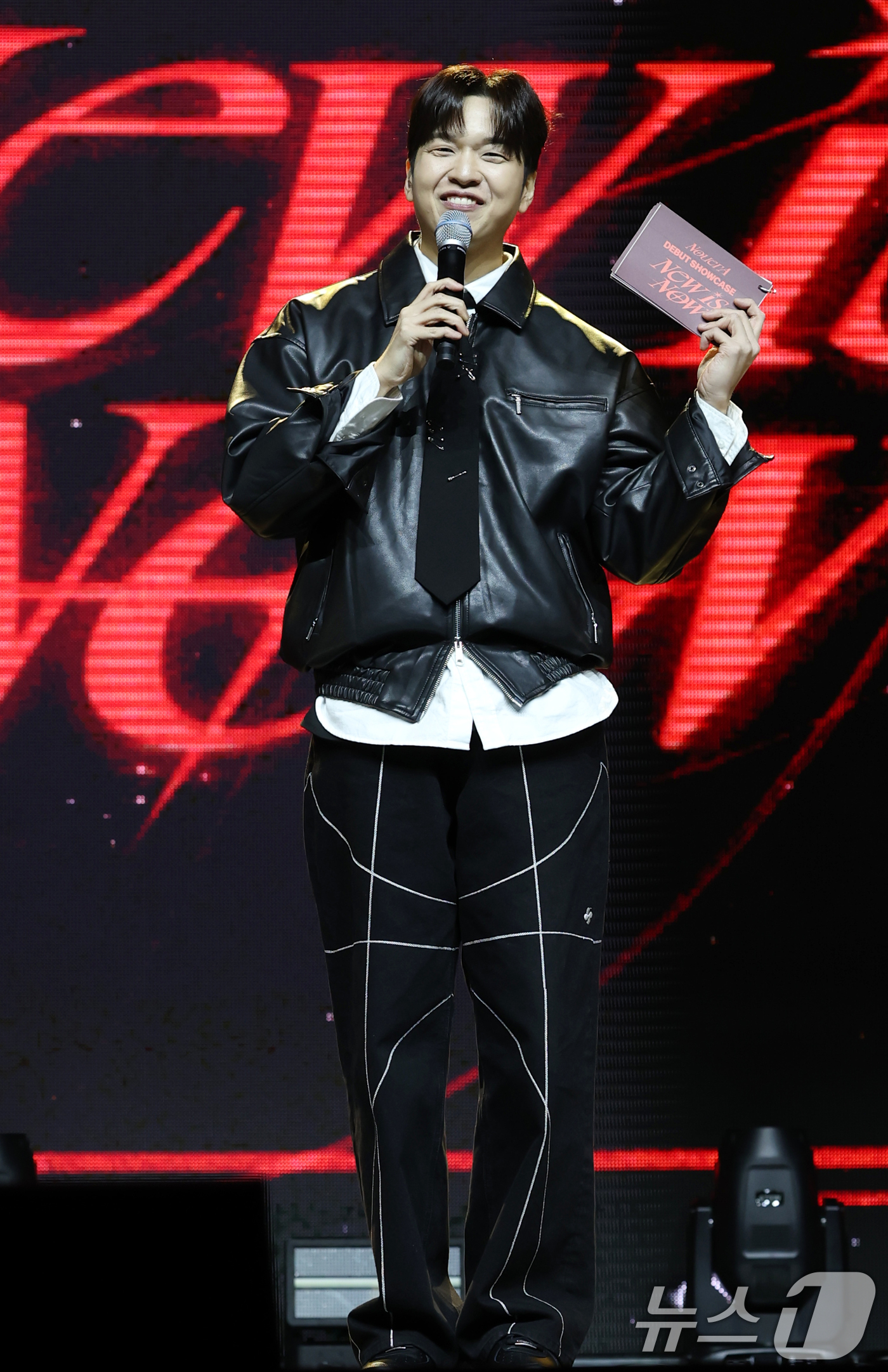 (서울=뉴스1) 권현진 기자 = 방송인 유재필이 26일 서울 용산구 블루스퀘어 마스터카드홀에서 열린 그룹 누에라(NouerA)의 첫 번째 미니 앨범 '챕터: 뉴 이즈 나우(Chap …