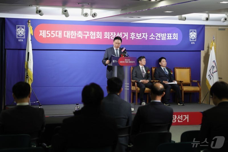 (서울=뉴스1) = 허정무 제55대 대한축구협회장 후보가 26일 서울 종로구 축구회관에서 열린 후보자 소견 발표회에서 지지를 호소하고 있다. (대한축구협회 제공. 재판매 및 DB …
