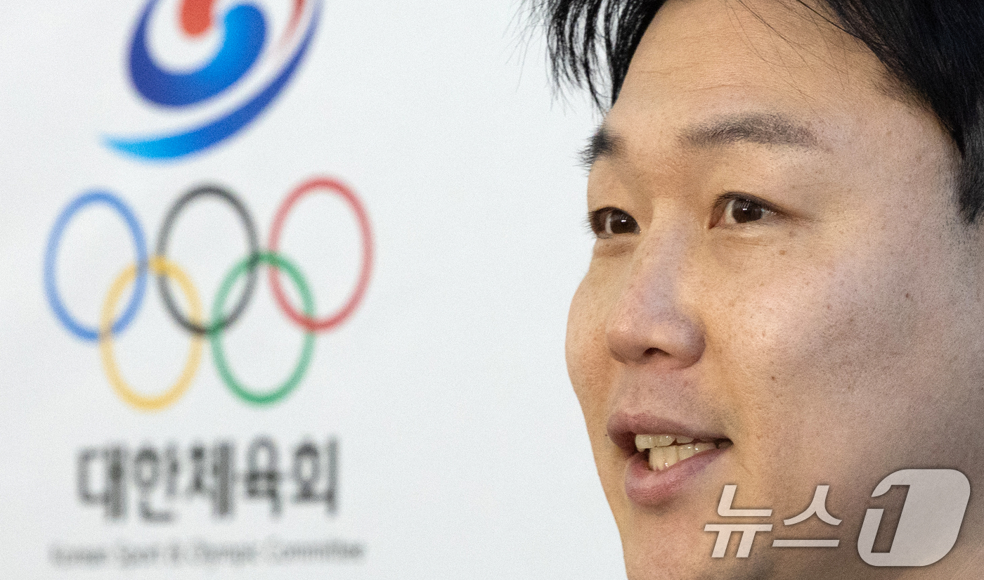 (서울=뉴스1) 이승배 기자 = 국제올림픽위원회(IOC) 선수위원에 도전하는 봅슬레이 메달리스트 원윤종이 26일 오후 서울 송파구 올림픽회관에서 열린 국내 후보 비공개 면접에 참석 …