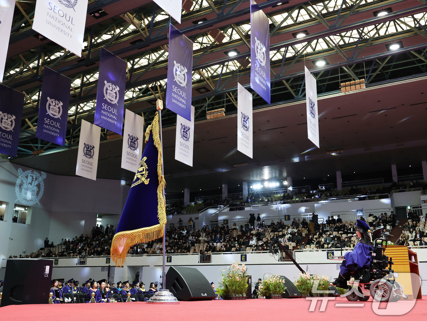 (서울=뉴스1) 황기선 기자 = 26일 오후 서울 관악구 서울대학교에서 열린 '제79회 학위수여식'에서 영어교육과 19학번 장세원씨가 졸업생 대표인사를 하고 있다.영어교육과 정보문 …