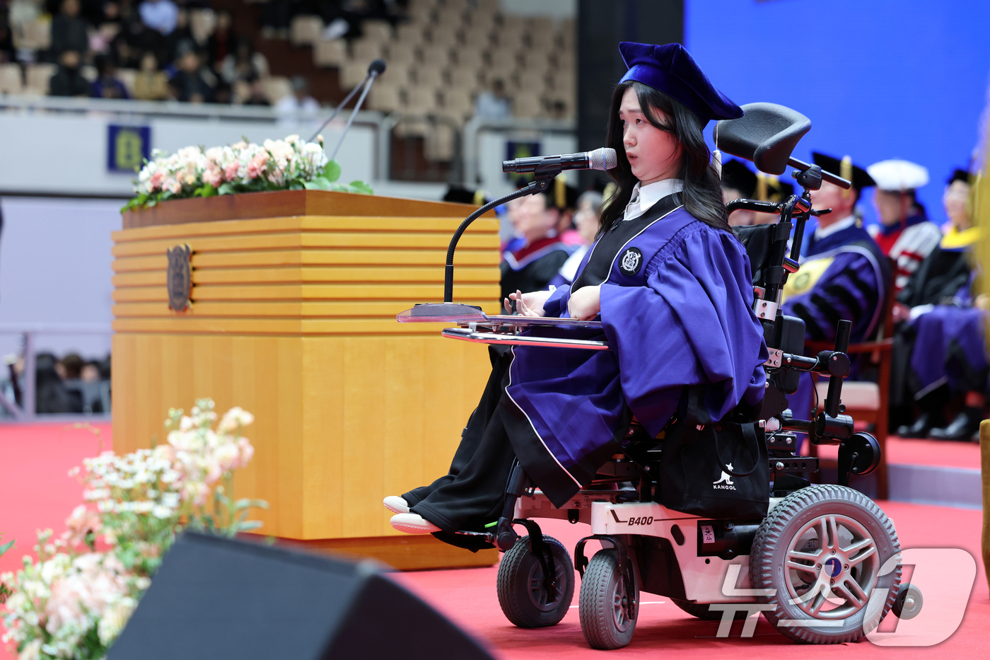 (서울=뉴스1) 황기선 기자 = 26일 오후 서울 관악구 서울대학교에서 열린 '제79회 학위수여식'에서 영어교육과 19학번 장세원씨가 졸업생 대표인사를 하고 있다.영어교육과 정보문 …