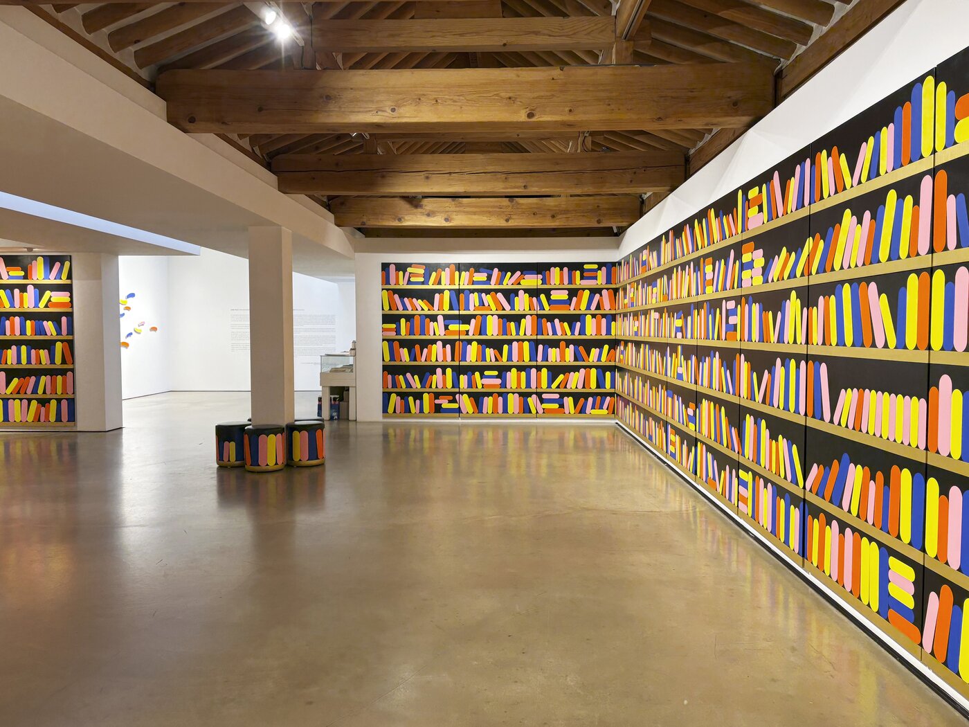 본문 이미지 - 김재용 개인전 &#39;런 도넛 런&#39; 전시 전경 &#40;학고재 제공&#41;