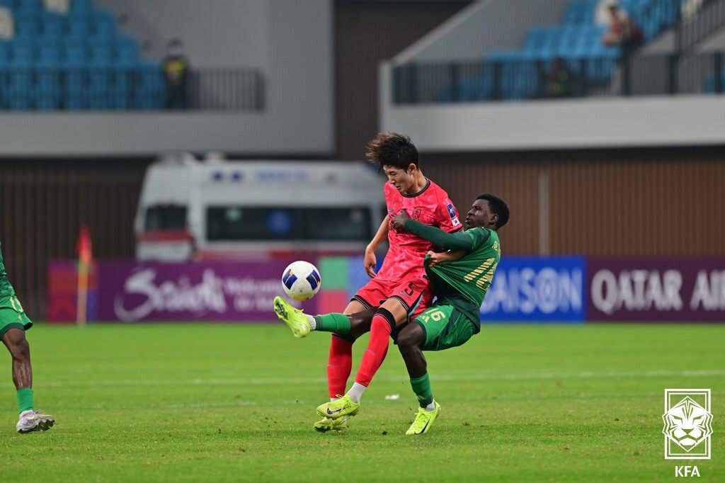 본문 이미지 - 20세 이하 축구대표팀이 26일 열린 2025 아시아축구연맹(AFC) U20 아시안컵 4강 사우디아라비아전에서 승부차기 패배를 당해 결승 진출에 실패했다. (대한축구협회 제공)