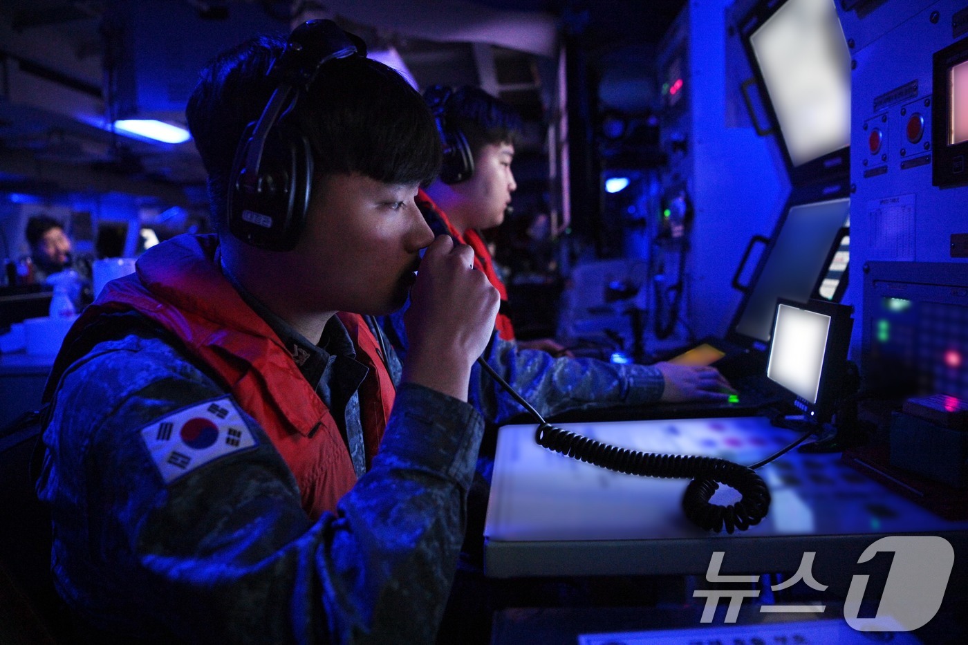 (서울=뉴스1) = 해군기동함대사령부는 창설 이후 처음으로 지난  25일부터 서해와 남해상에서 군사대비태세 확립을 위한 전대급 협동훈련을 실시했다고 27일 밝혔다.3함대 소속 전북 …