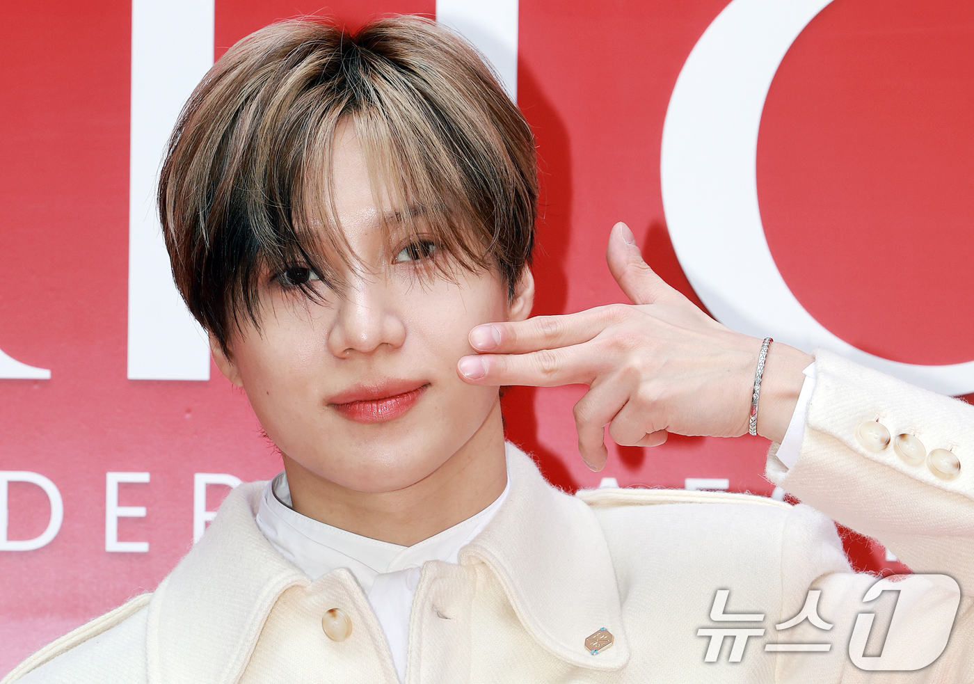 (서울=뉴스1) 김진환 기자 = 샤이니 태민이 27일 서울 성동구 성수이로 베이컨트에서 열린 뷰티 브랜드 AHC 스킨 게임 T-샷 팝업 스토어 포토행사에 참석해 포즈를 취하고 있다 …