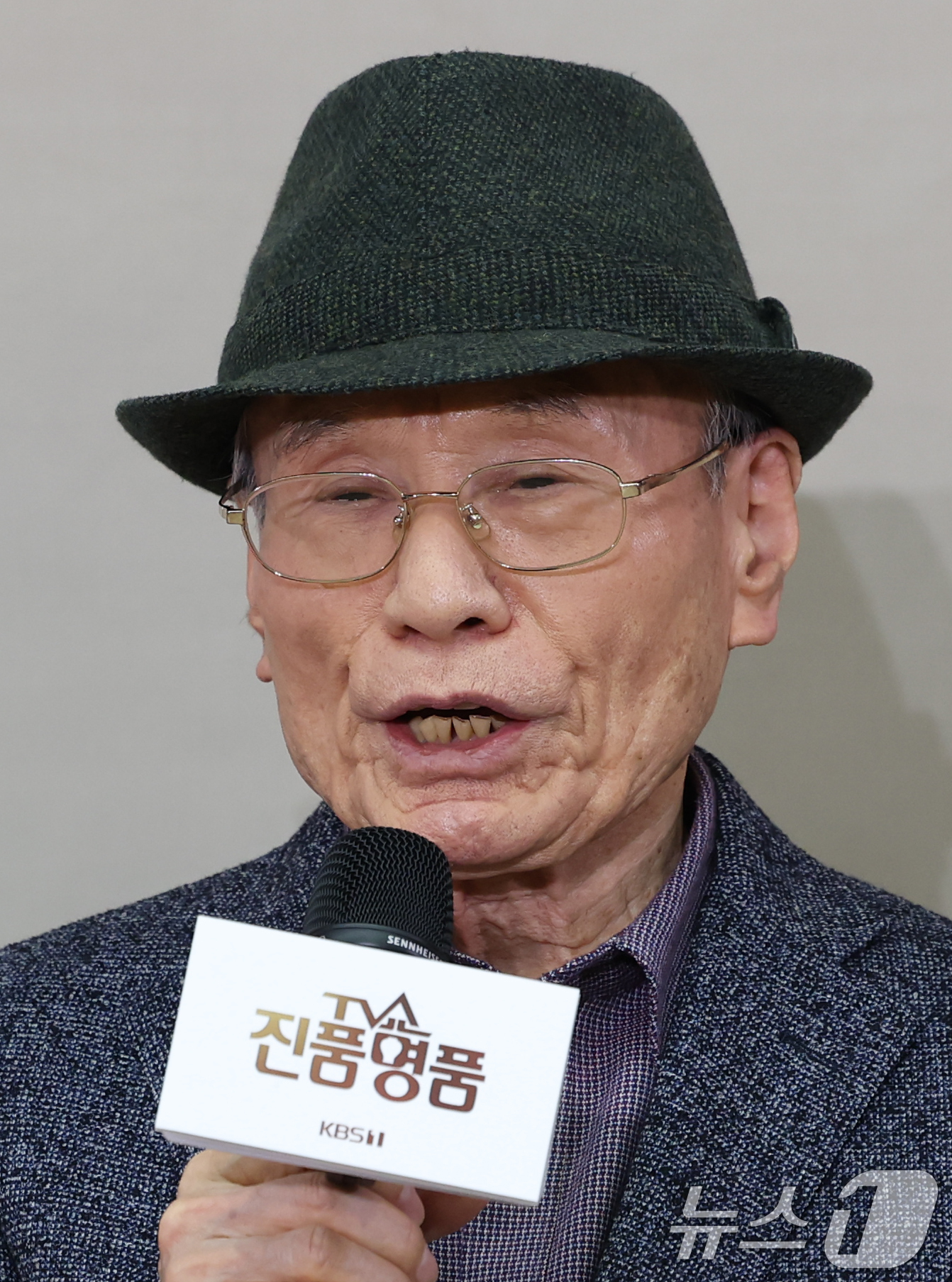 (서울=뉴스1) 권현진 기자 = 진동만 회화 감정위원이 27일 서울 영등포구 KBS 신관에서 열린 ‘TV쇼 진품명품 30주년 기념 기자 간담회’에서 인사말을 하고 있다.‘TV쇼 진 …