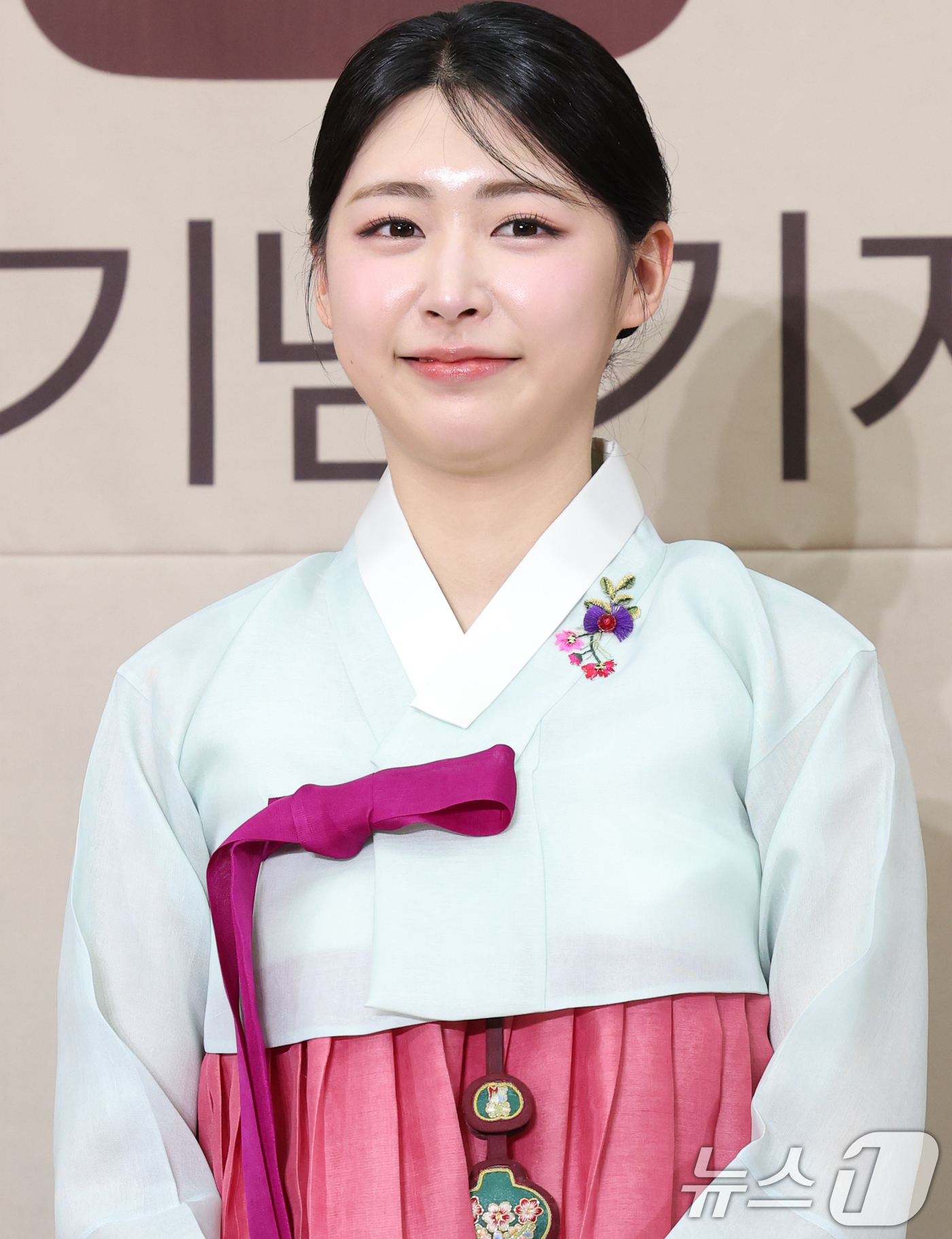 (서울=뉴스1) 권현진 기자 = 홍주연 아나운서가 27일 서울 영등포구 KBS 신관에서 열린 ‘TV쇼 진품명품 30주년 기념 기자 간담회’에서 포즈를 취하고 있다.‘TV쇼 진품명품 …