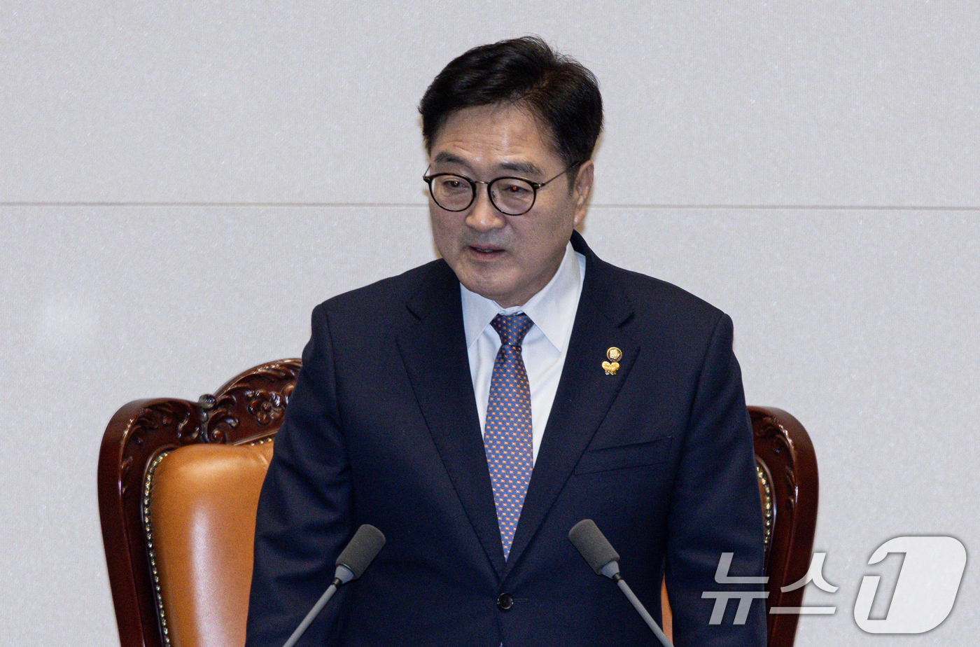 (서울=뉴스1) 이재명 기자 = 우원식 국회의장이 27일 오후 서울 여의도 국회에서 열린 제422회 국회(임시회) 제7차 본회의에서 상법을 상정하지 않겠다고 발언하고 있다. 202 …