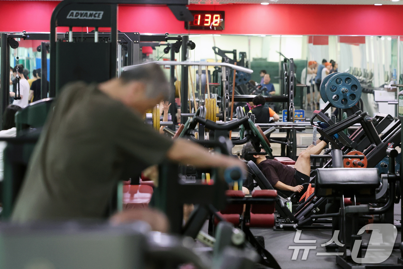 (고양=뉴스1) 황기선 기자 = 수영장에서 강습을 받거나 헬스장에서 퍼스널트레이닝(PT)을 받는 경우 이용 요금과 강습비가 구분되지 않으면 전체 금액의 50%가 소득공제 받을 수 …