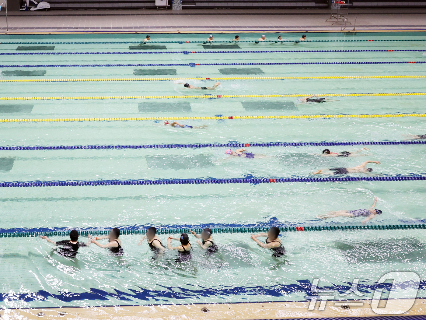 (고양=뉴스1) 황기선 기자 = 수영장에서 강습을 받거나 헬스장에서 퍼스널트레이닝(PT)을 받는 경우 이용 요금과 강습비가 구분되지 않으면 전체 금액의 50%가 소득공제 받을 수 …