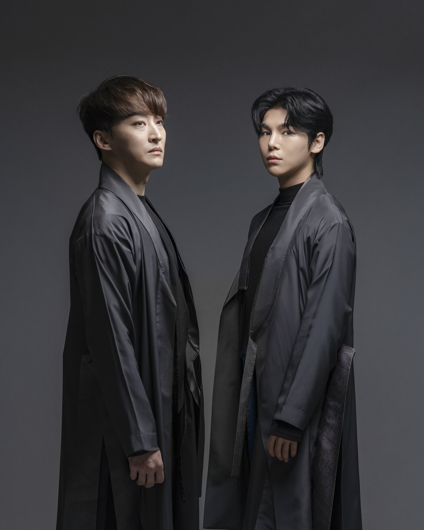 본문 이미지 - 수양 역의 이광복&#40;왼쪽&#41;, 안평 역을 맡은 김준수&#40;국립극장 제공&#41;