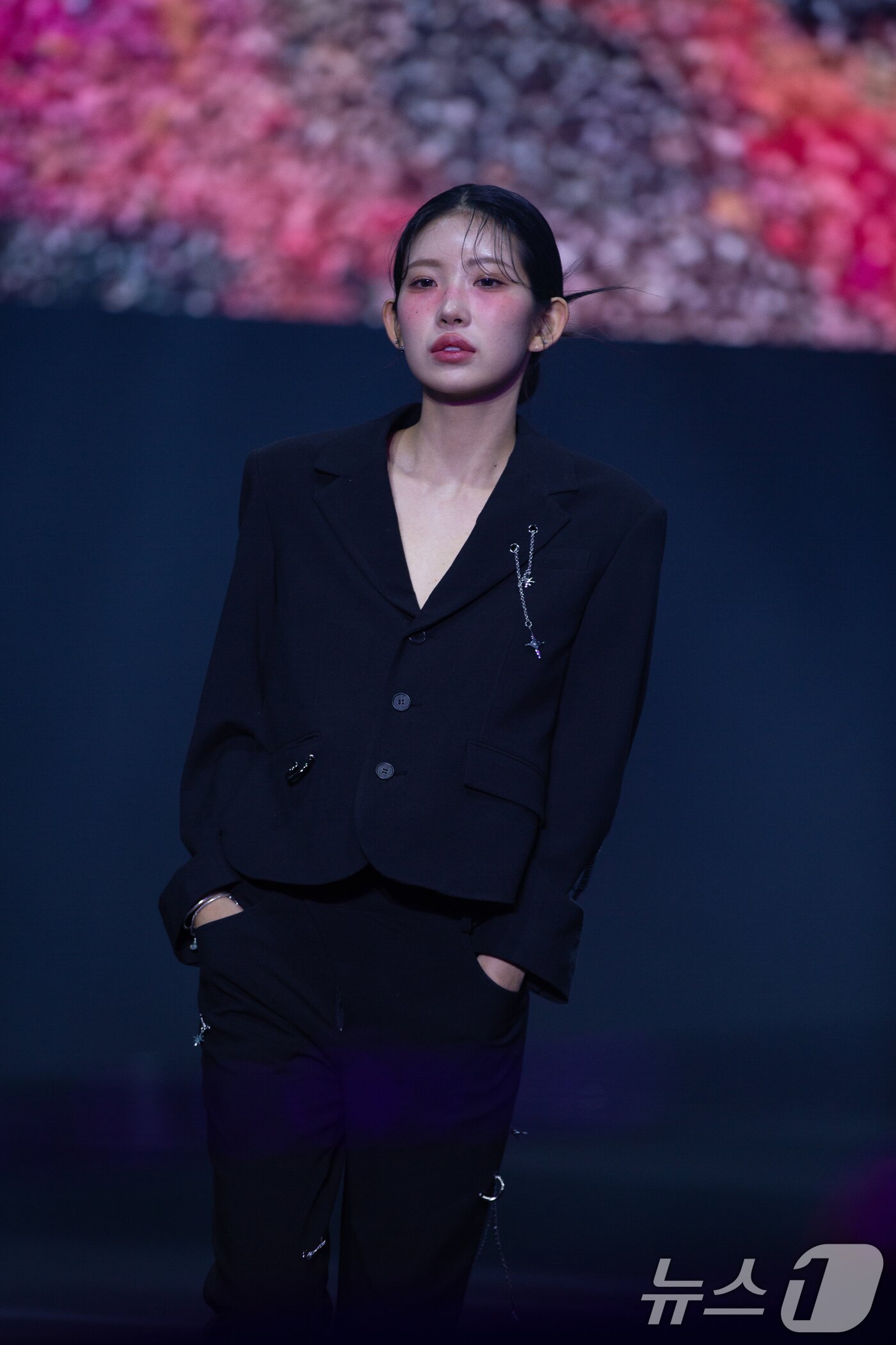 본문 이미지 - 인플루언서 최준희가 지난 22일 서울 잠실 비타 500 콜로세움에서 열린 ‘뉴뉴컬렉션 &#40;NC&C&#41; 시즌 2’ 페노메논시퍼 무대에 올라 런웨이를 하고 있다. &#40;아티브 제공. 재판매 및 DB 금지&#41; ⓒ News1 권현진 기자