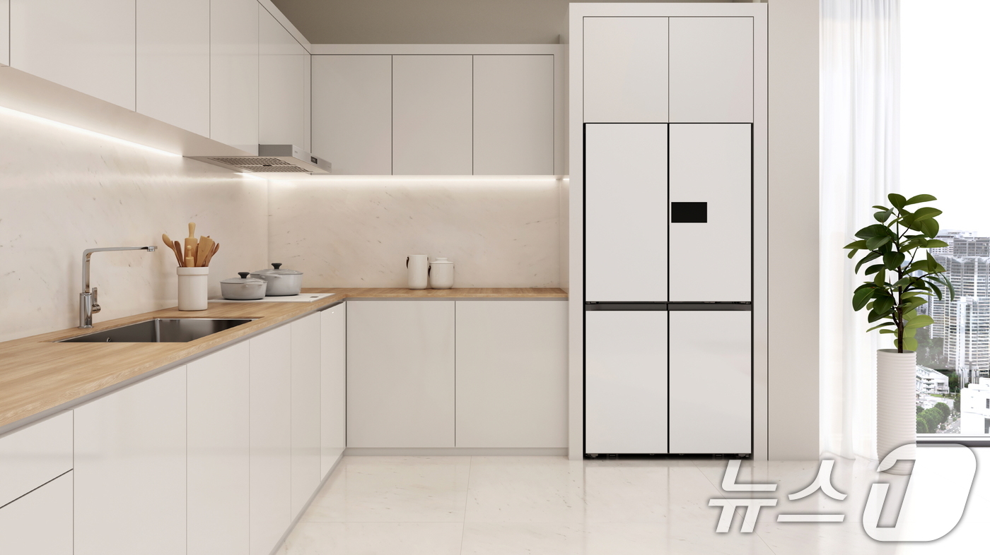 (서울=뉴스1) = 삼성전자가 AI 기능과 '키친핏 맥스(Max)' 디자인을 적용해 사용성과 인테리어, 설치 편의까지 모두 잡은 비스포크 냉장고 신제품을 순차적으로 출시한다고 28 …