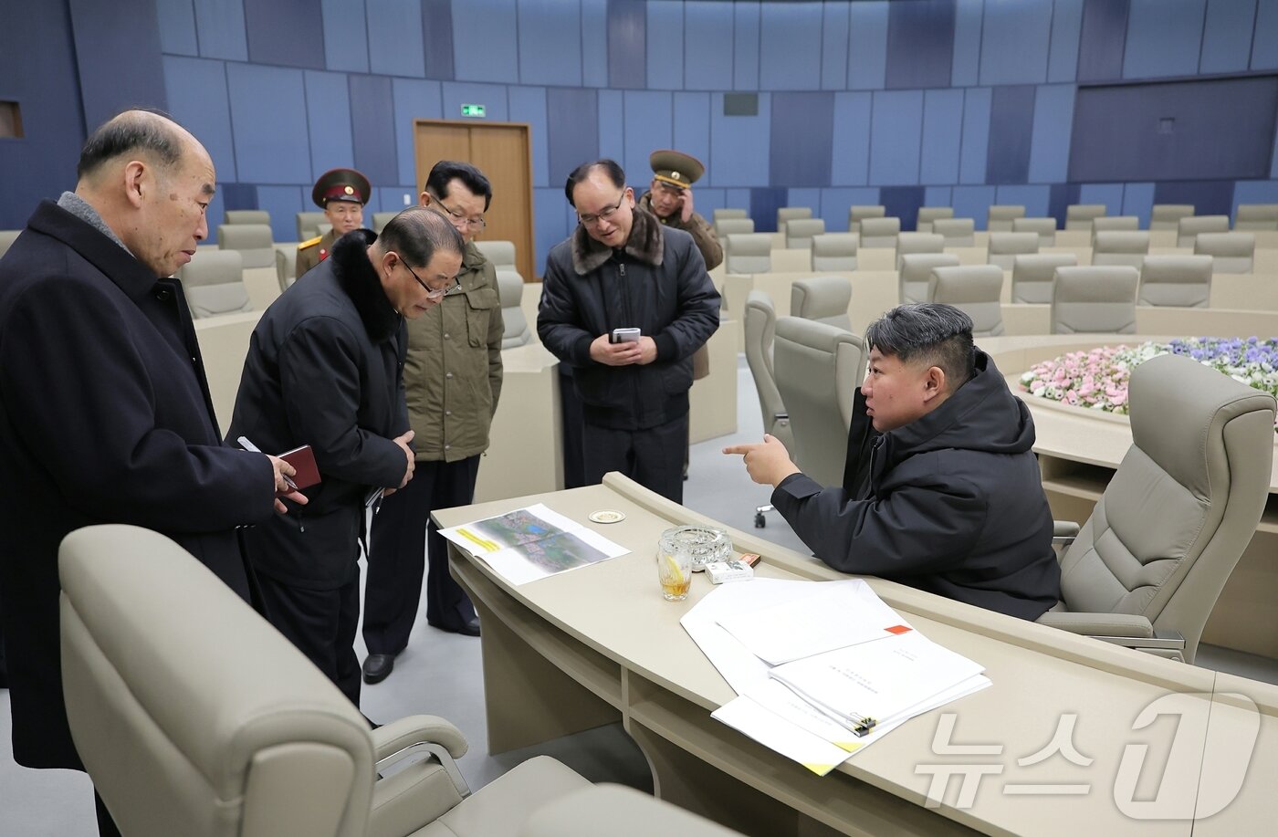 본문 이미지 - (평양 노동신문=뉴스1) = 평양종합병원 내의 회의실. [국내에서만 사용가능. 재배포 금지. DB 금지. For Use Only in the Republic of Korea. Redistribution Prohibited] rodongphoto@news1.kr
