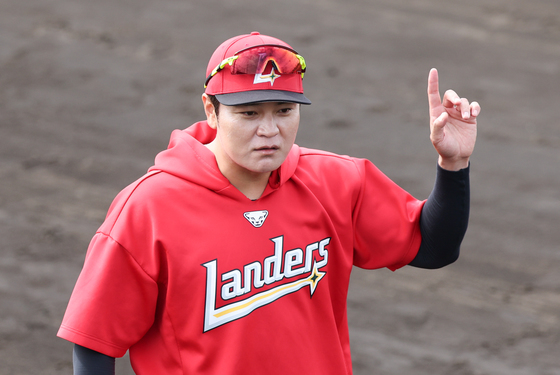 추신수, 악성댓글 누리꾼 47명 고소…"미성년 자녀 향해 패륜 발언"