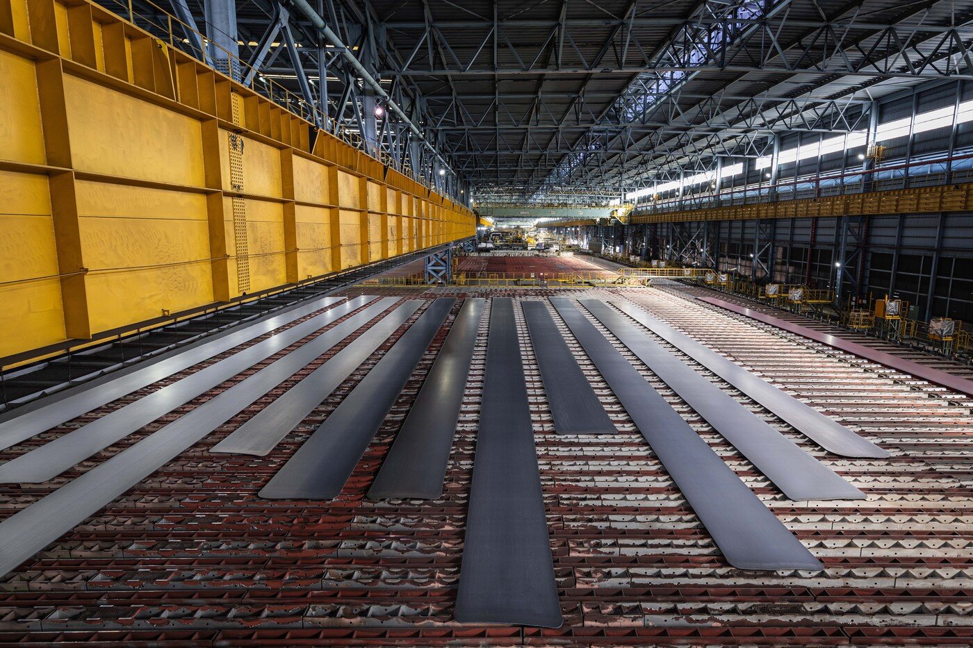 본문 이미지 - 고망간강 후판공장 제품 적치&#40;포스코그룹 제공&#41;