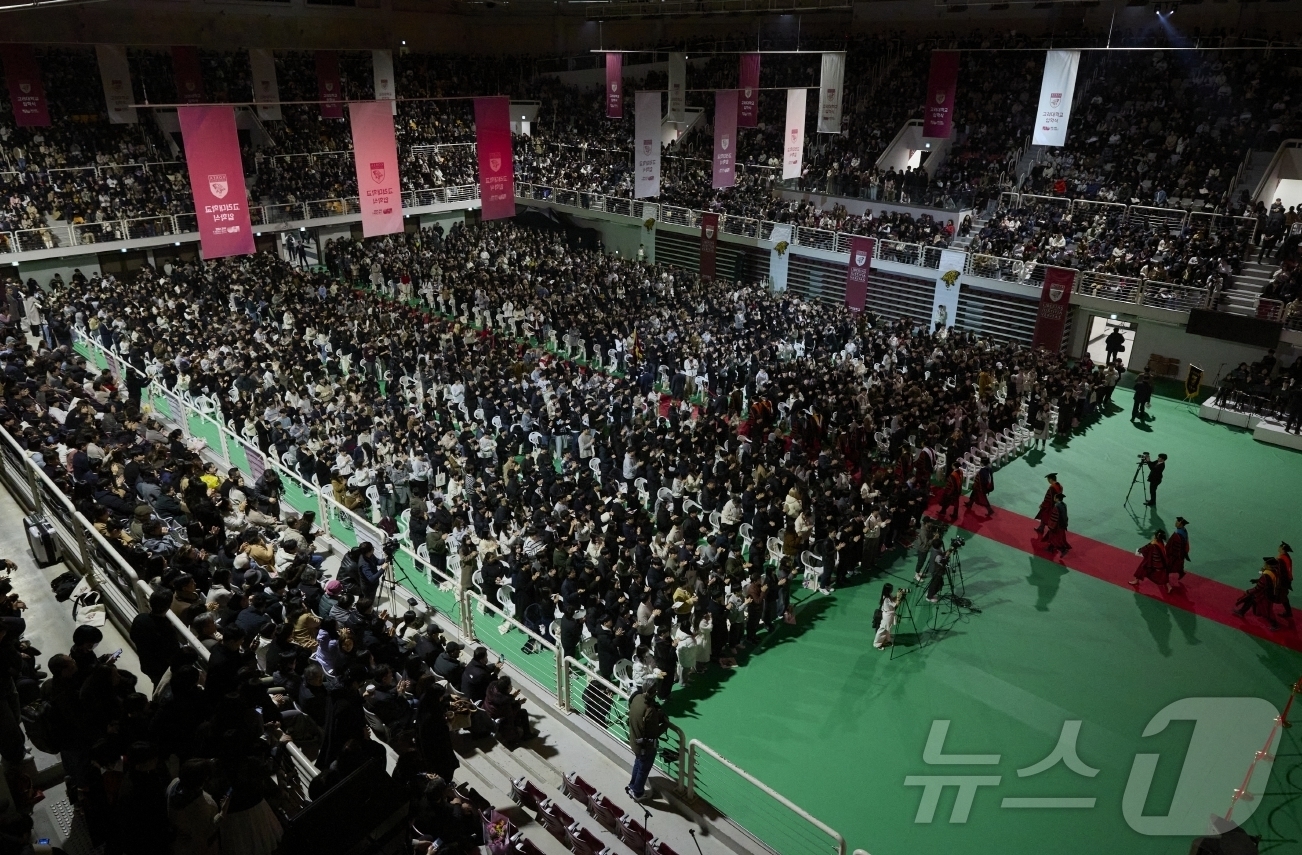 한 자리에 모인 고려대학교 신입생들 - 뉴스1