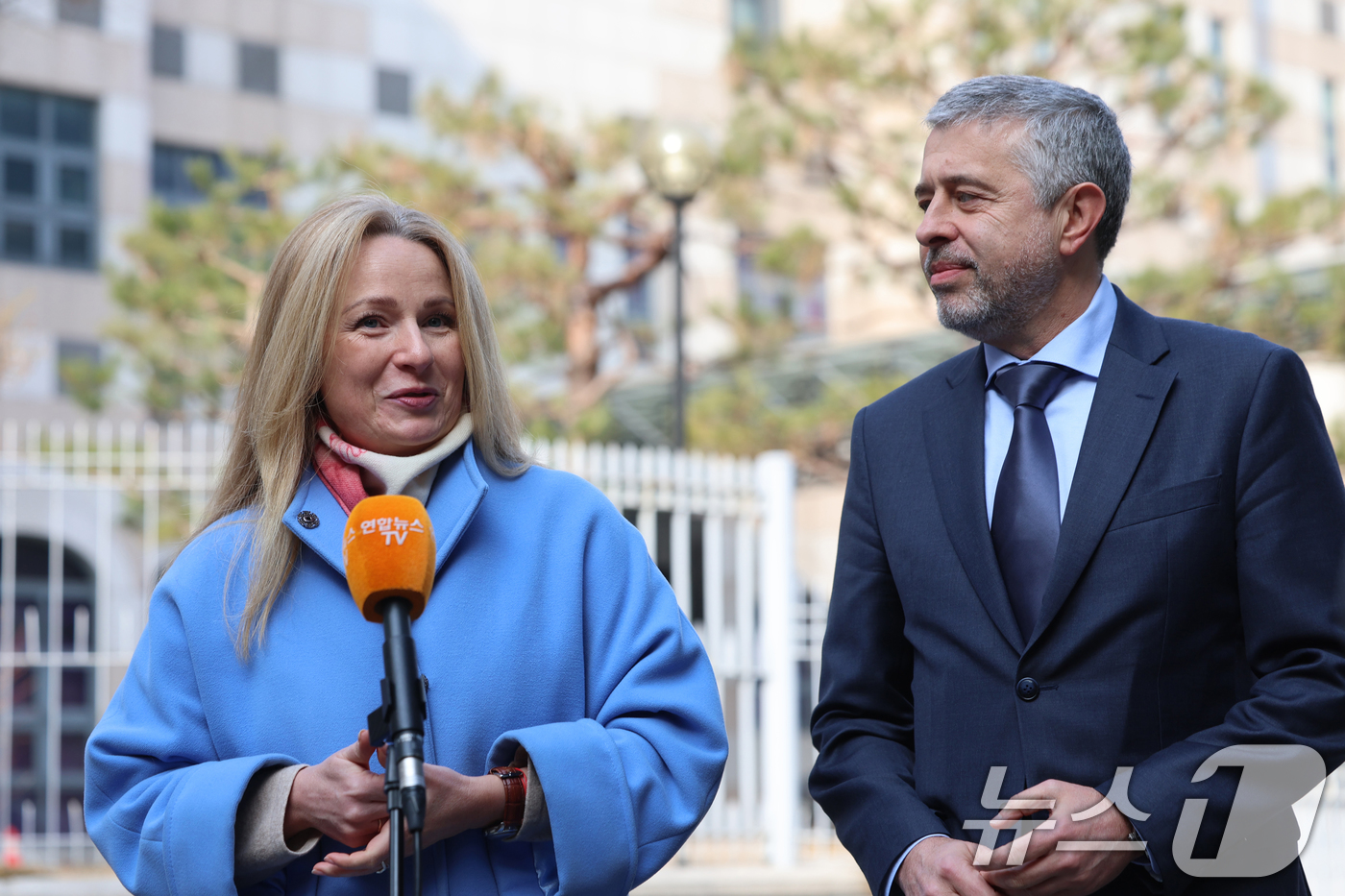 (서울=뉴스1) 황기선 기자 = 게오르기 지노비예프 주한 러시아 대사와 부인 마리아 지노비예바 여사가  28일 오후 서울 중구 러시아대사관에서 열린 봄 맞이 '마슬레니차' 기념행사 …