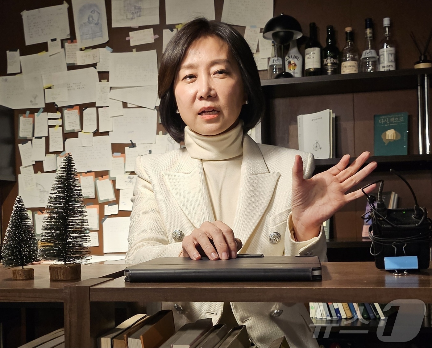 (대구=뉴스1) 남승렬 기자 = 허은아 전 개혁신당 대표가 28일 대구 중구의 한 카페에서 기자들과 만나 질문에 답하고 있다. 2025.2.28/뉴스1