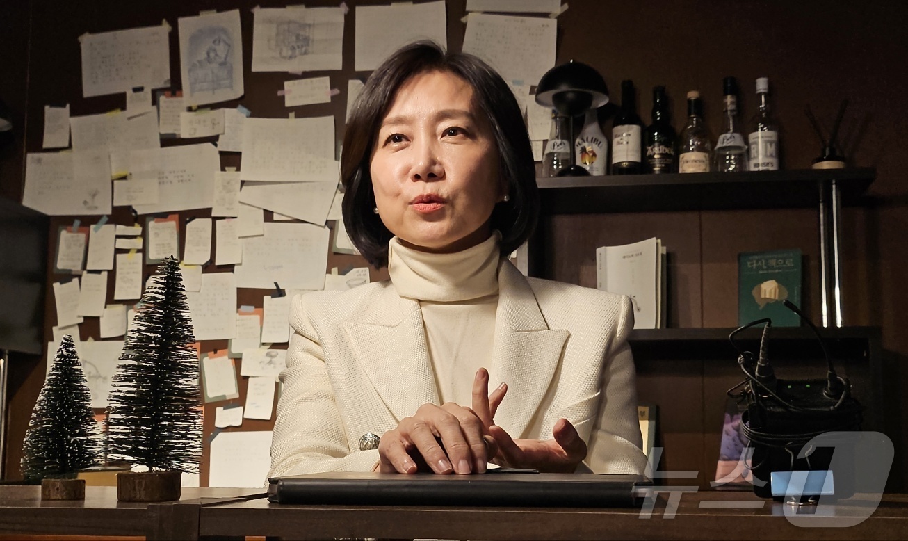 (대구=뉴스1) 남승렬 기자 = 허은아 전 개혁신당 대표가 28일 대구 중구의 한 카페에서 기자들과 만나 질문에 답하고 있다. 2025.2.28/뉴스1