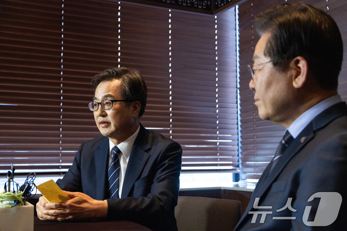 본문 이미지 - 이재명 더불어민주당 대표와 김동연 경기도지사가 28일 오후 서울 여의도의 한 식당에서 회동을 하고 있다.(공동취재) 2025.2.28/뉴스1 ⓒ News1 이광호 기자