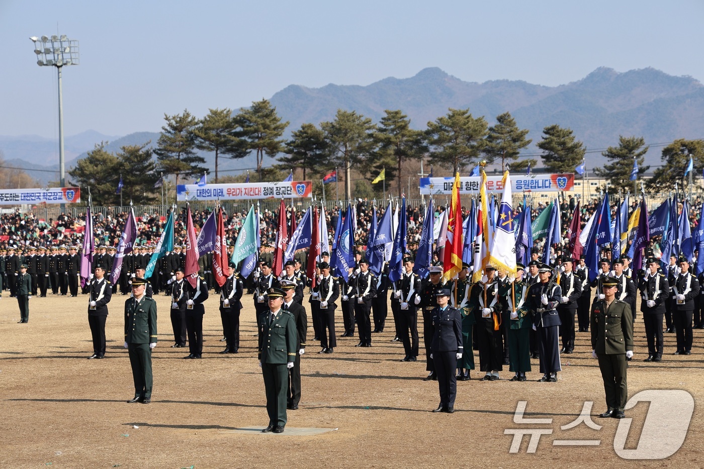 (서울=뉴스1) = 28일 충북 괴산군 육군학생군사학교에서 '2025년 대한민국 학군장교 임관식'이 진행되고 있다. (육군 제공. 재판매 및 DB 금지) 2025.2.28/뉴스1