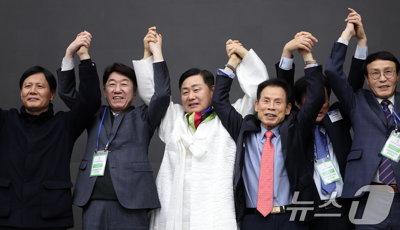 (서울=뉴스1) 김성진 기자 = 김관영 전라북도도지사가 28일 서울 송파구 올림픽파크텔에서 열린 대한체육회 대의원총회에서 2036년 하계올림픽대회 유치 후보 도시에 전라북도가 선정 …