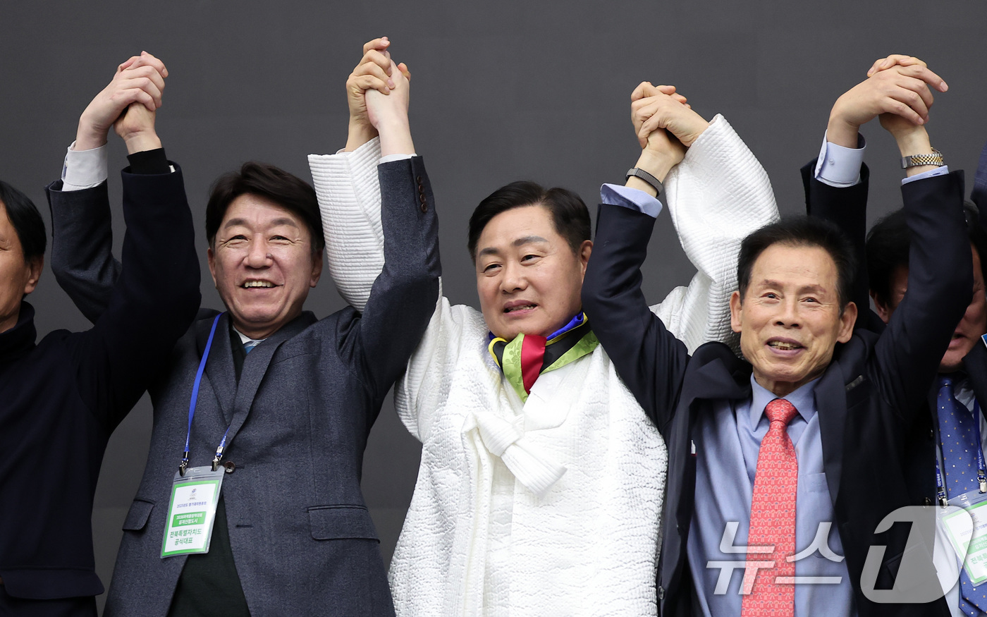 (서울=뉴스1) 김성진 기자 = 김관영 전라북도도지사가 28일 서울 송파구 올림픽파크텔에서 열린 대한체육회 대의원총회에서 2036년 하계올림픽대회 유치 후보 도시에 전라북도가 선정 …