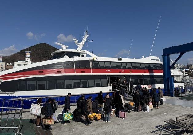 '여수∼거문도 뱃길 중단' 막아…법정 다툼은 지속