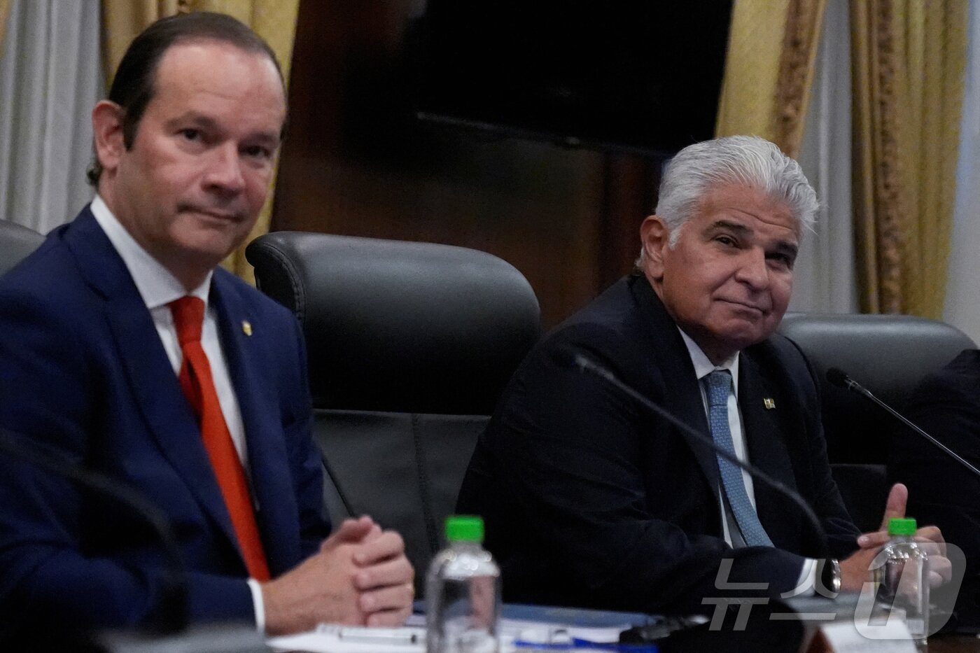 본문 이미지 - 호세 물리노 파나마 대통령과 하비에르 마르티네스 아차 외무장관이 2일&#40;현지시간&#41; 파나마 파나마시티 대통령궁에서 마르코 루비오 미국 국무장관과 면담하고 있다. ⓒ 로이터=뉴스1 ⓒ News1 류정민 특파원