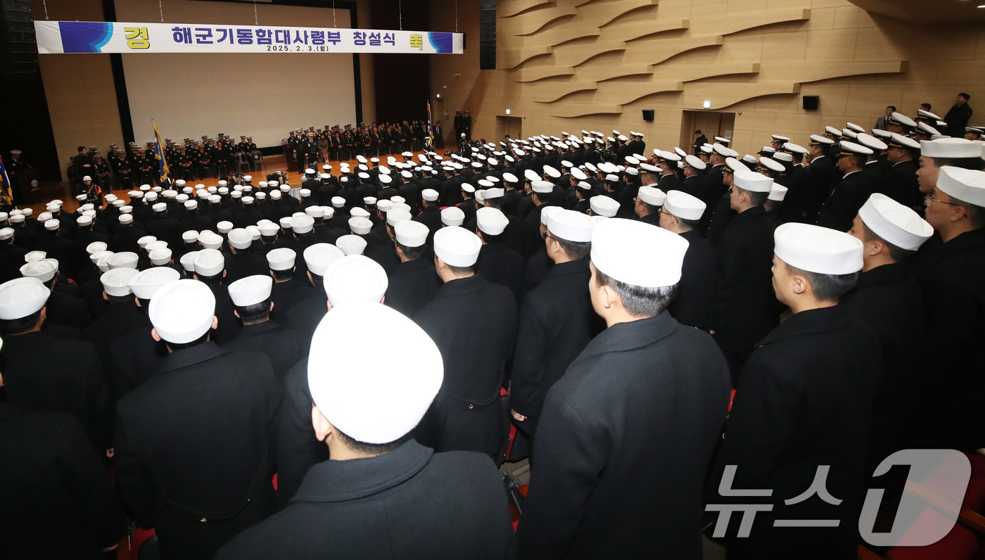 (서귀포=뉴스1) 오현지 기자 = 3일 오전 제주 서귀포시 강정동 제주해군기지 복지관 강당에서 해군 기동함대사령부 창설식이 열리고 있다.해군 기동함대사령부는 북한 핵·미사일 위협 …