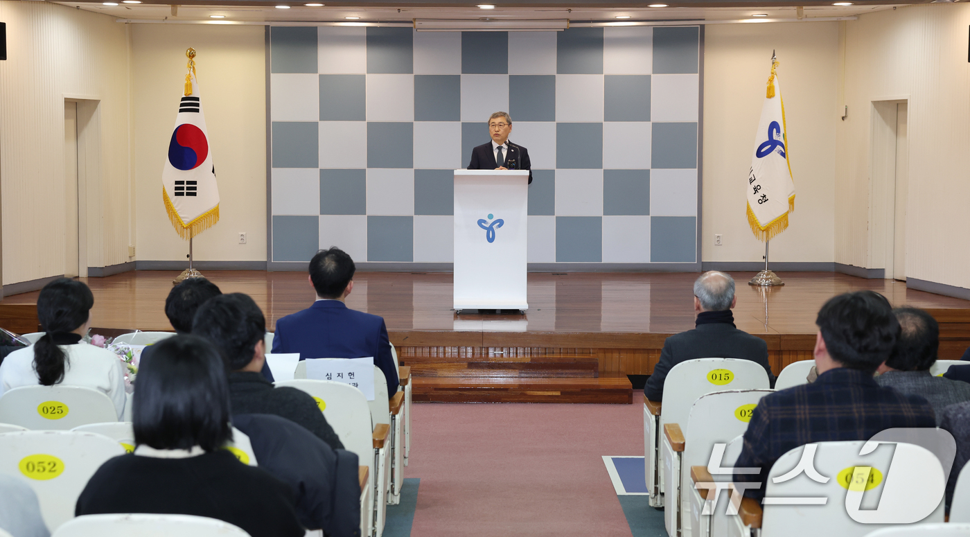 (서울=뉴스1) = 정근식 서울시교육감이 3일 서울 종로구 서울시교육청에서 열린 2월 월례조회에서 2월이 학교 운영을 준비하는 중요한 시기임을 강조하며 교육청이 학교보다 한 발 앞 …