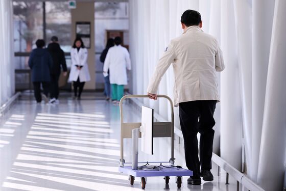 의료계 5개 단체 "전공의 추가 모집 허용 환영…조속히 복귀하길"