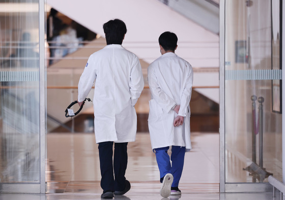 의사들 "우리 의료체계 나쁘지 않아"…78% '비대면진료' 반대