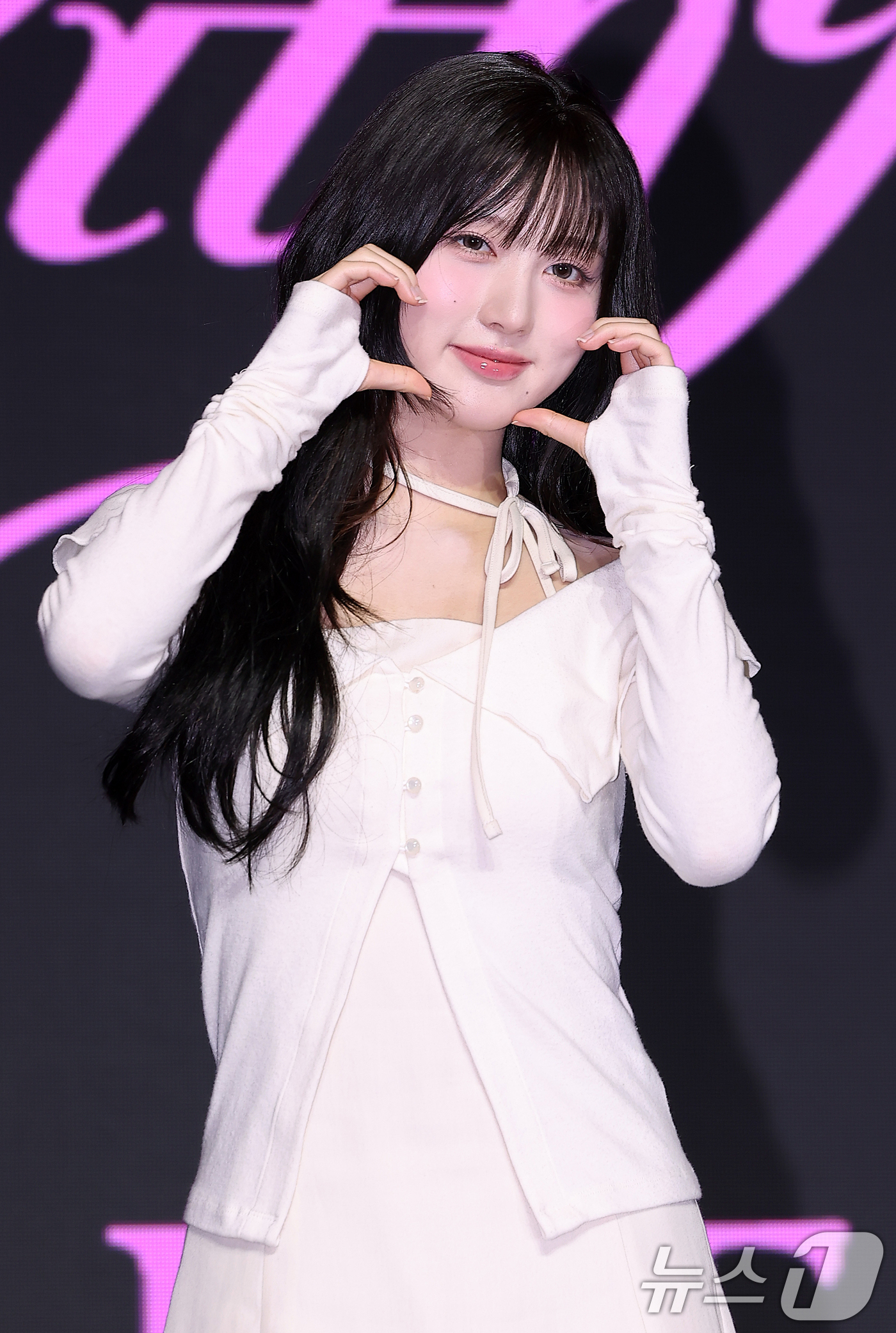 (서울=뉴스1) 김진환 기자 = 걸그룹 아이브(IVE)의 가을이 3일 오후 서울 영등포구 여의도 콘래드 호텔에서 열린 세 번째 미니 앨범 ‘아이브 엠파시(IVE EMPATHY)’ …