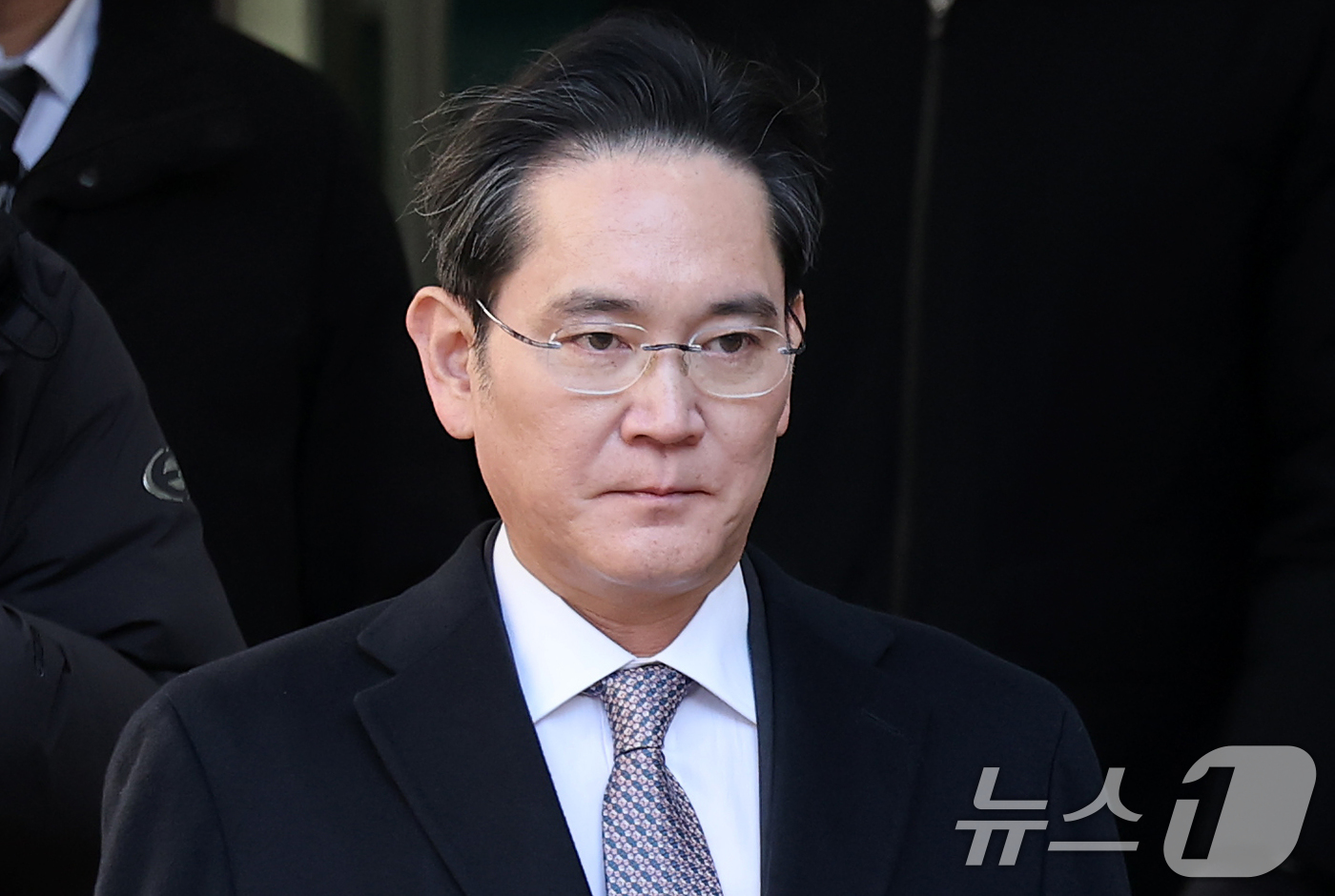 (서울=뉴스1) 오대일 기자 = 이재용 삼성전자 회장이 3일 오후 서울 서초구 서울고등법원에서 열린 '경영권 불법 승계' 의혹 자본시장과금융투자업에관한법률위반등 항소심 선고공판에서 …